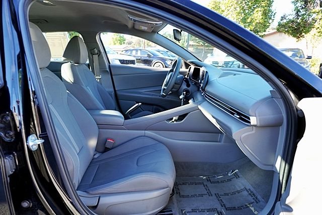 Used 2024 Black Hyundai SE image 10