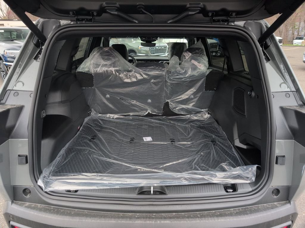 New 2026 Sting-Gray Clear-Coat Exterior Paint Jeep Limited image 23