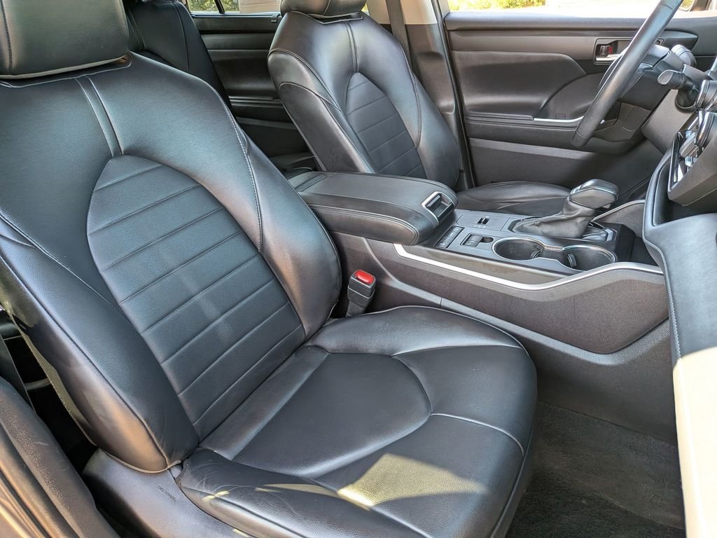 Used 2022 Gray Toyota XLE image 34