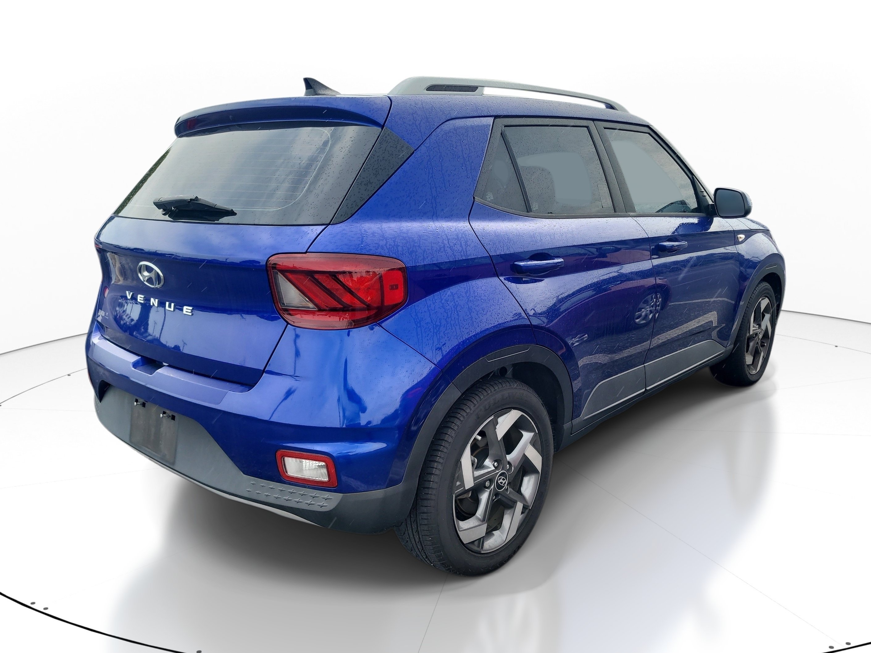 Used 2022 Intense Blue Hyundai Limited image 6