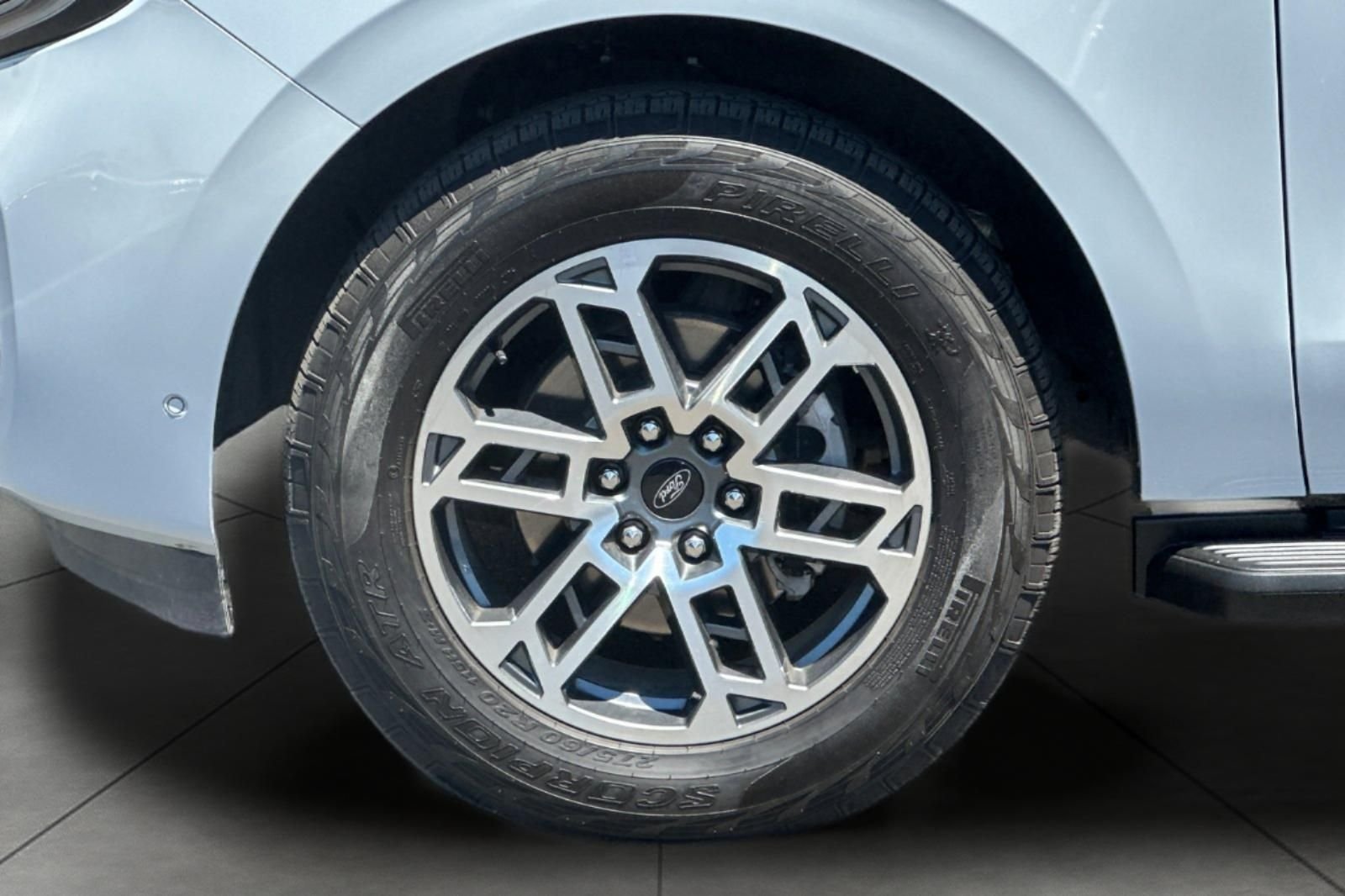Used 2025 Silver Ford Active image 32