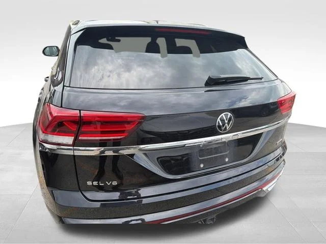 Used 2022 Black Volkswagen 3.6L V6 SEL Premium R-Line image 4