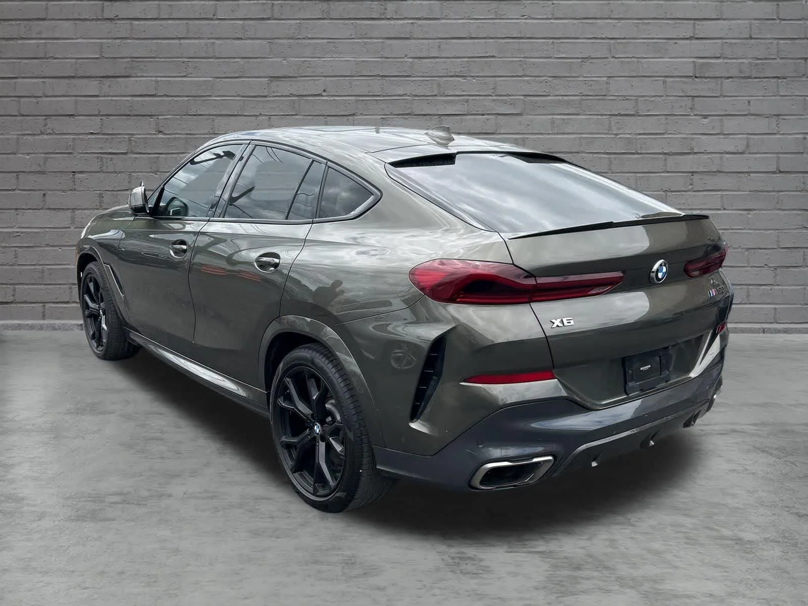 Used 2020 Manhattan Green Metallic BMW M50i image 2