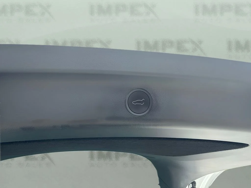 Used 2025  Tesla Long Range image 31