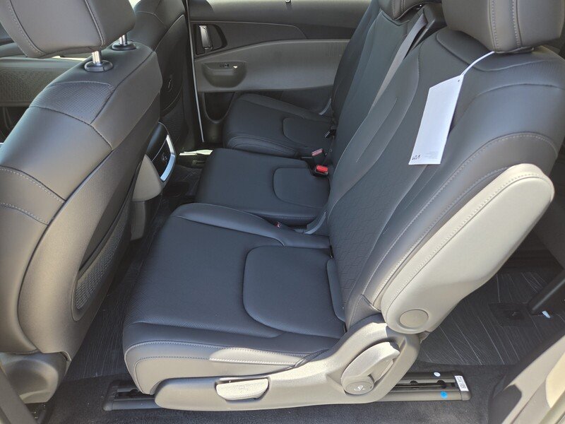 New 2026 Snow White Pearl Kia EX image 8
