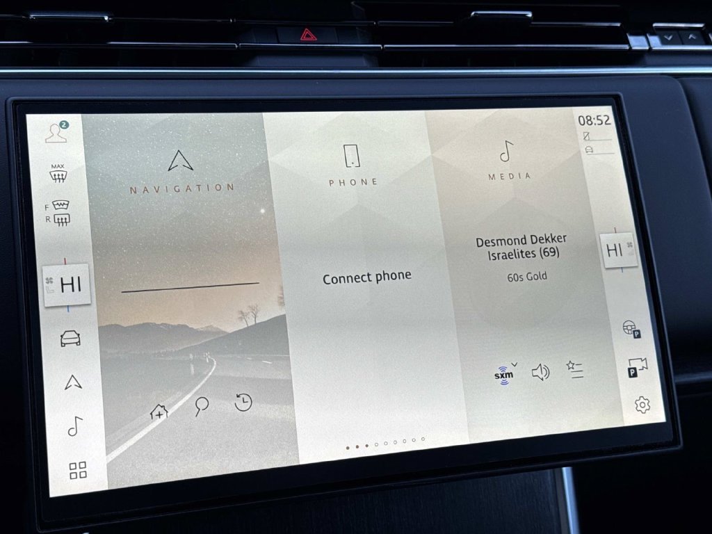 New 2027 Fuji White LAND ROVER  image 27
