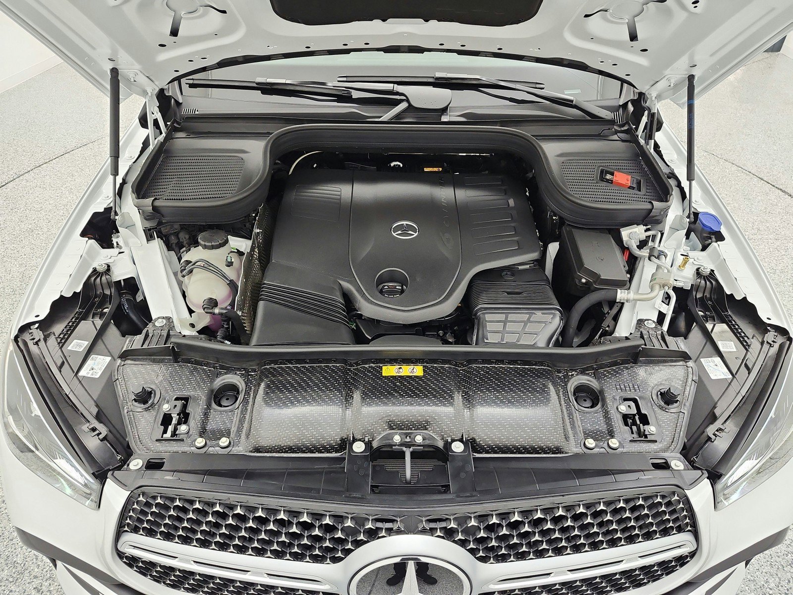 New 2026 MANUFAKTUR Moonlight White Metallic Mercedes-Benz GLE 450 4MATIC® SUV image 41