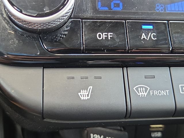 Used 2022 Black Hyundai SEL image 13