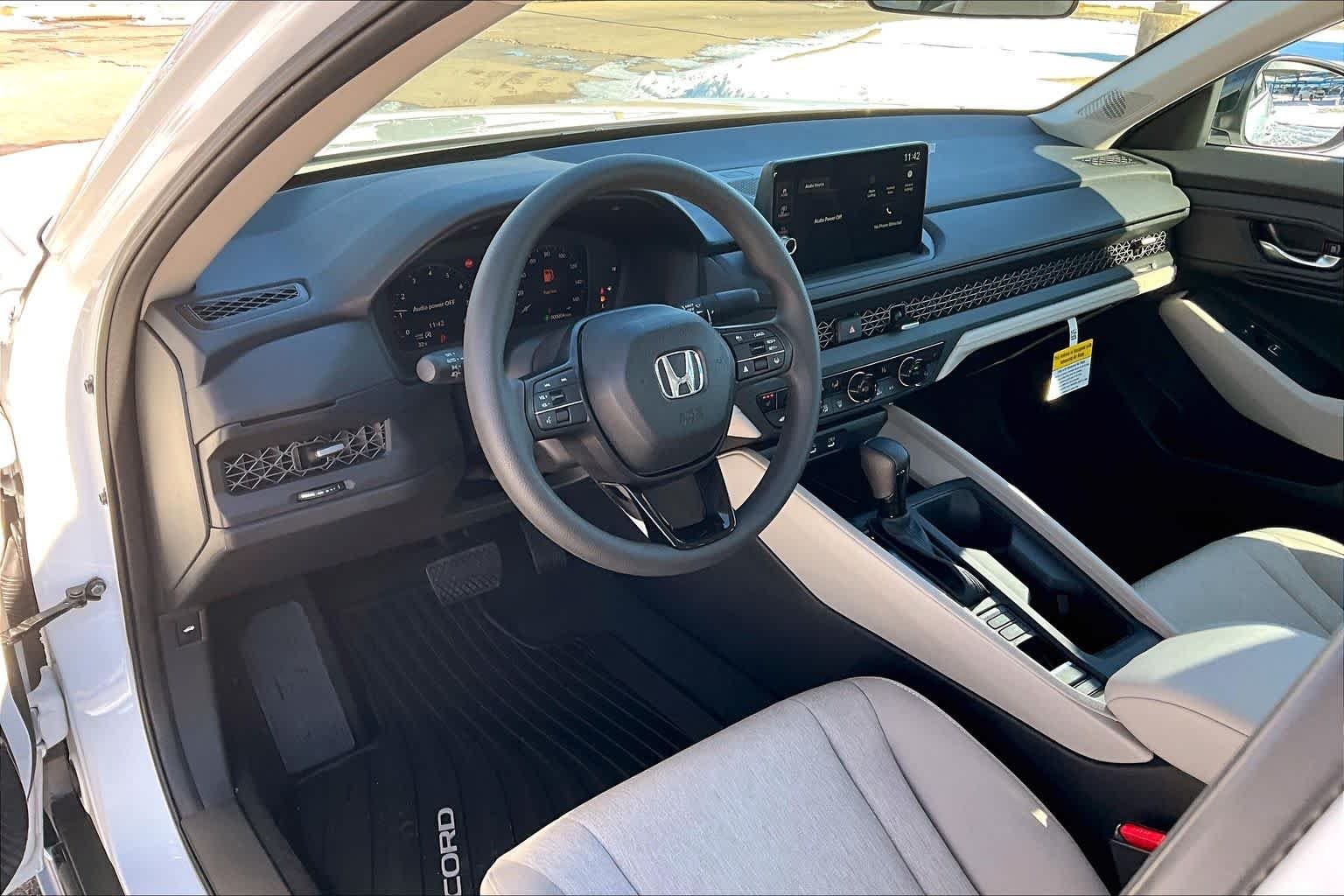 New 2026 Platinum White Pearl Honda SE image 8