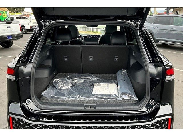 New 2026 Deep Black Pearl Volkswagen 2.0T SE R-Line Black image 24