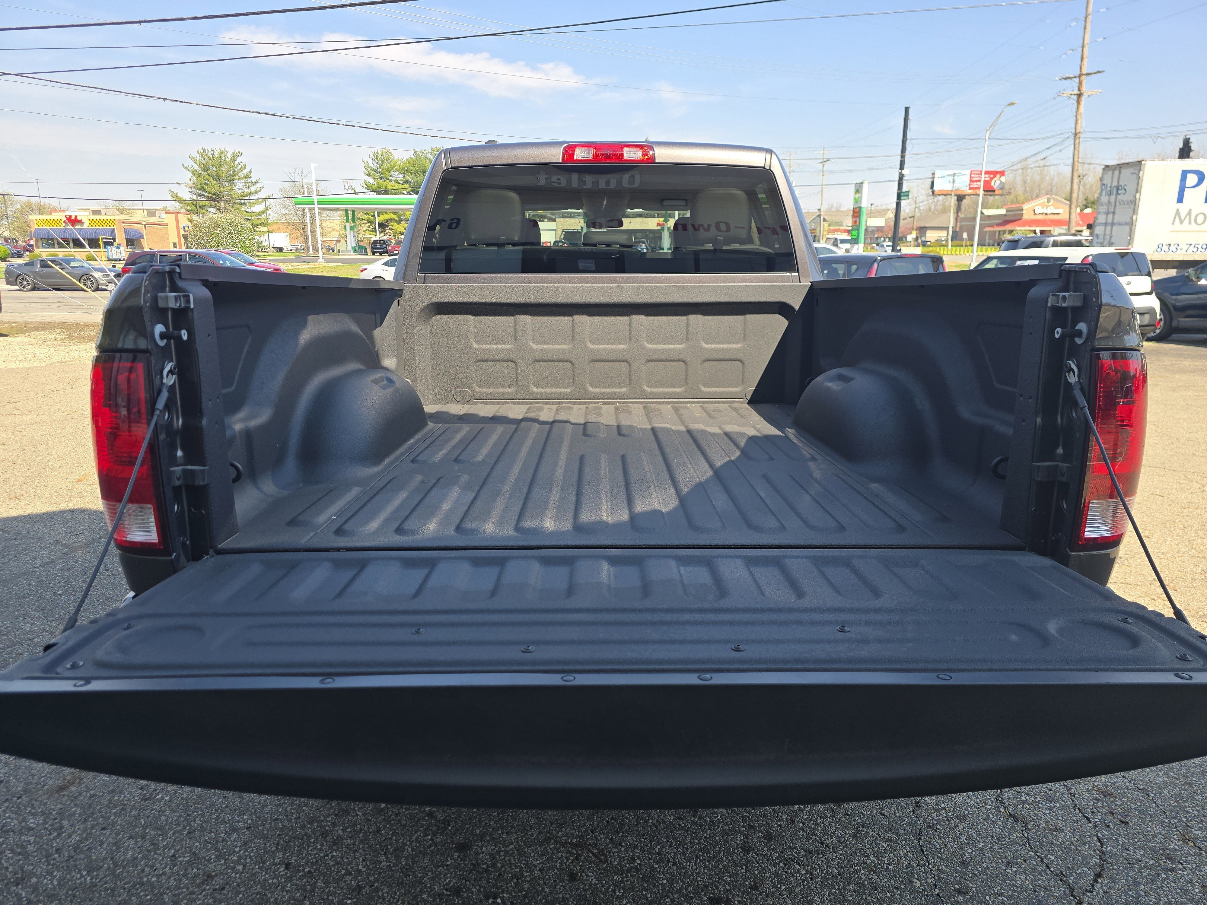 Used 2024 Granite Crystal Metallic Clearcoat Ram Tradesman image 16