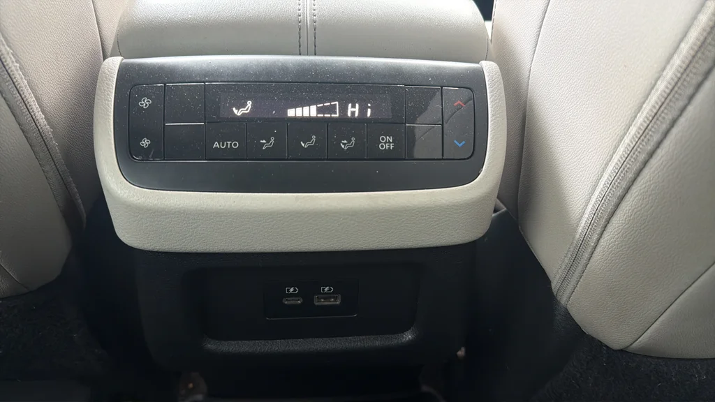 Used 2023 White Nissan SL image 19