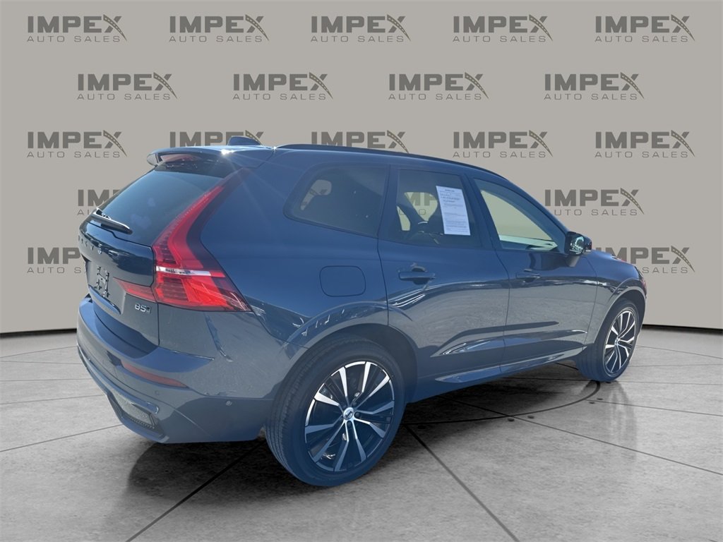 2025 Volvo XC60 B5 Plus photo 4