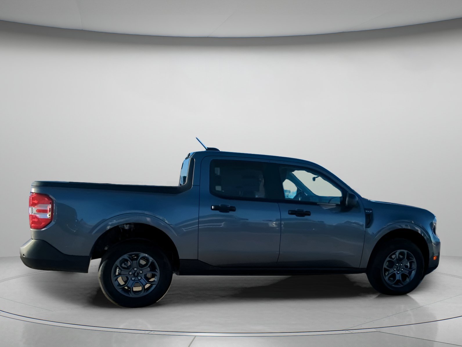 New 2026 Carbonized Gray Metallic Ford XLT image 28