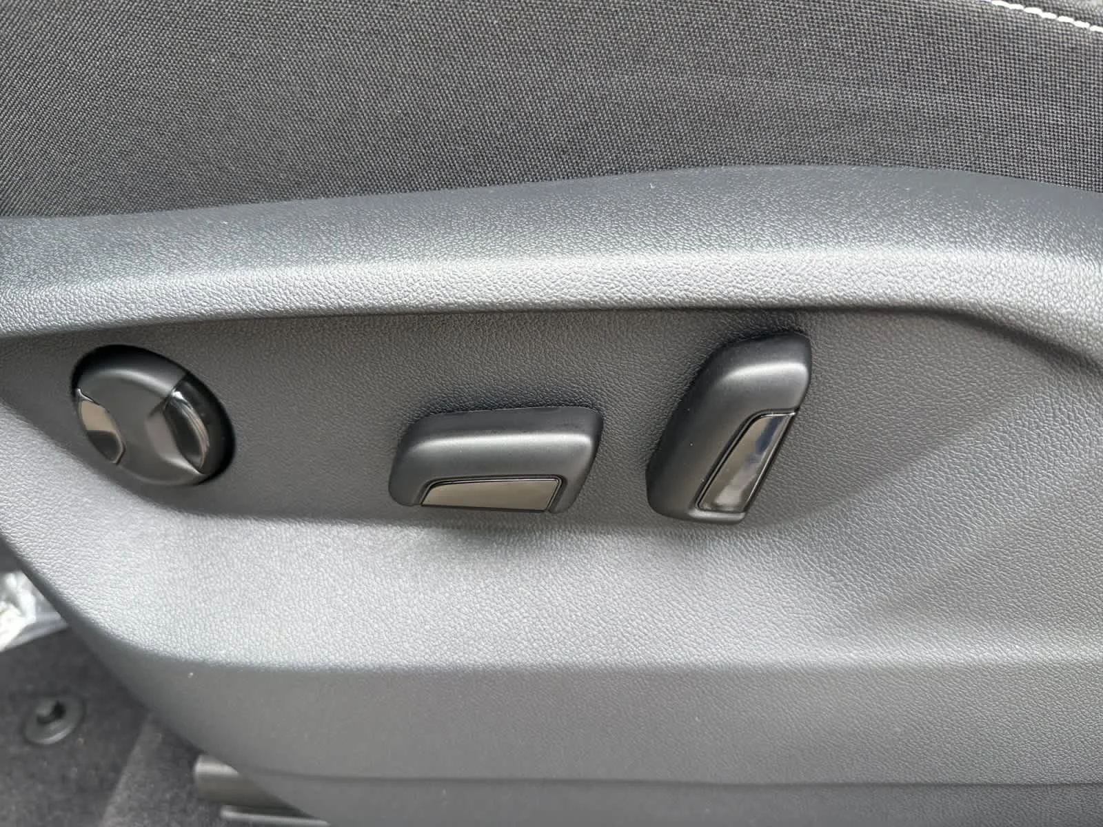 New 2026 Opal White Pearl Volkswagen 2.0T SE image 12