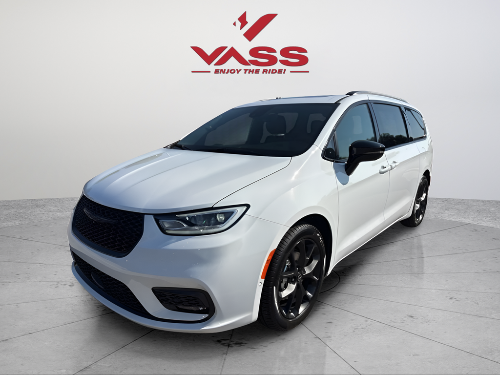 2026 Chrysler Pacifica Limited's photo
