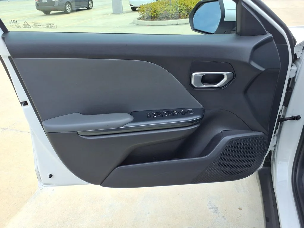 Used 2025 White Kia LXS image 12