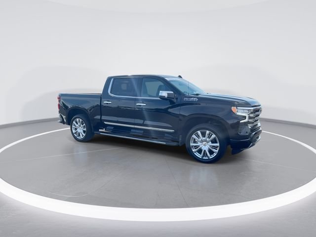Used 2025 Black Chevrolet High Country image 2