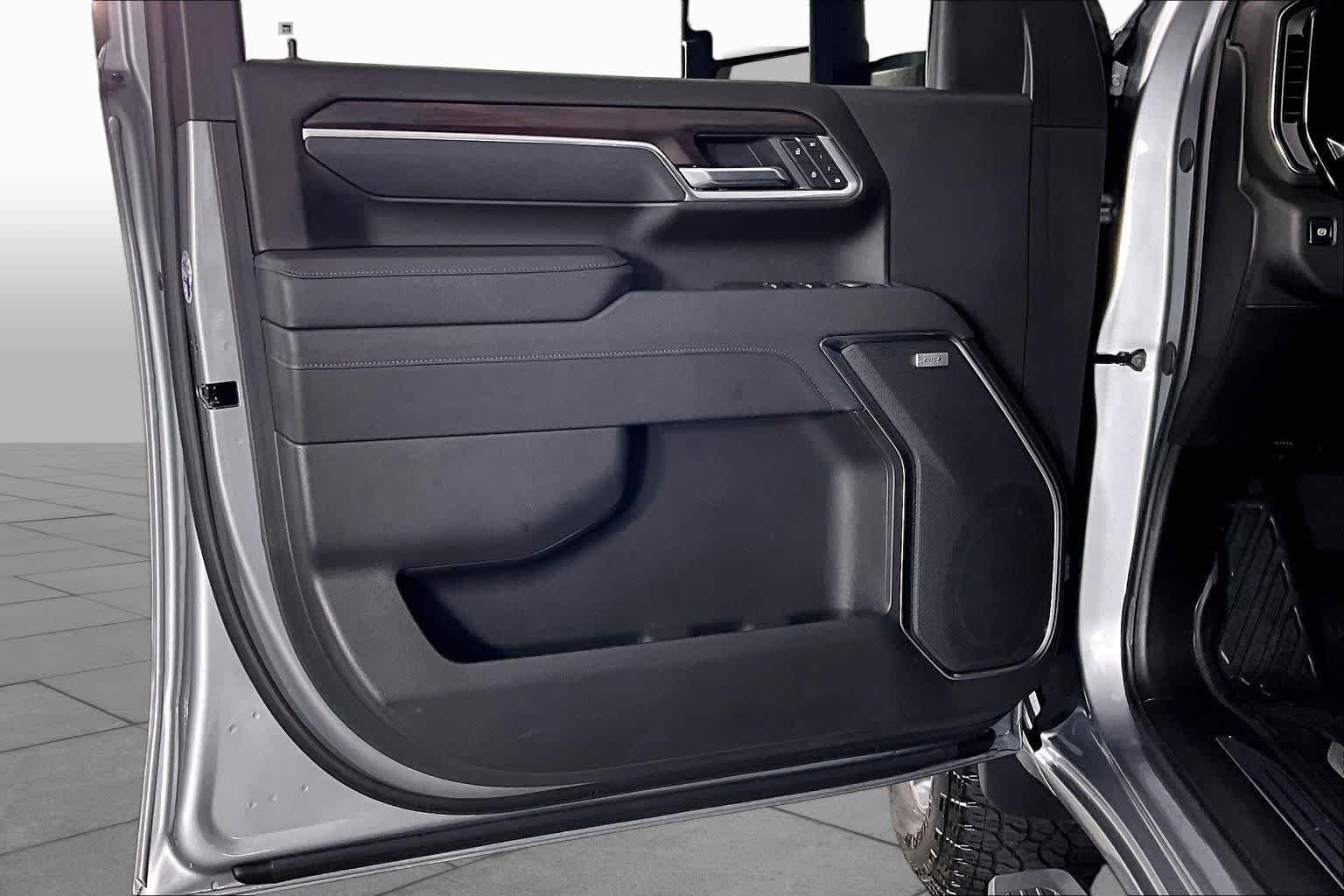 Certified Used 2025 Sterling Metallic GMC SLT image 19