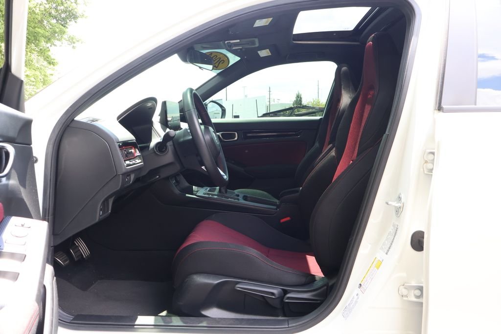 Used 2024 White Honda Base image 32
