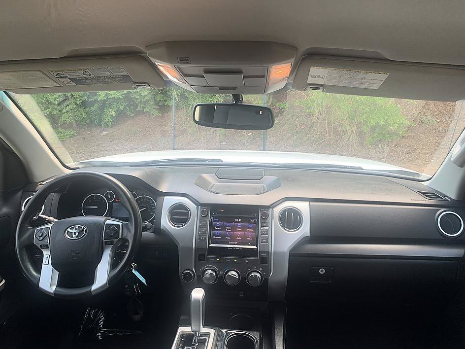Used 2014 Super White Toyota SR5 image 19