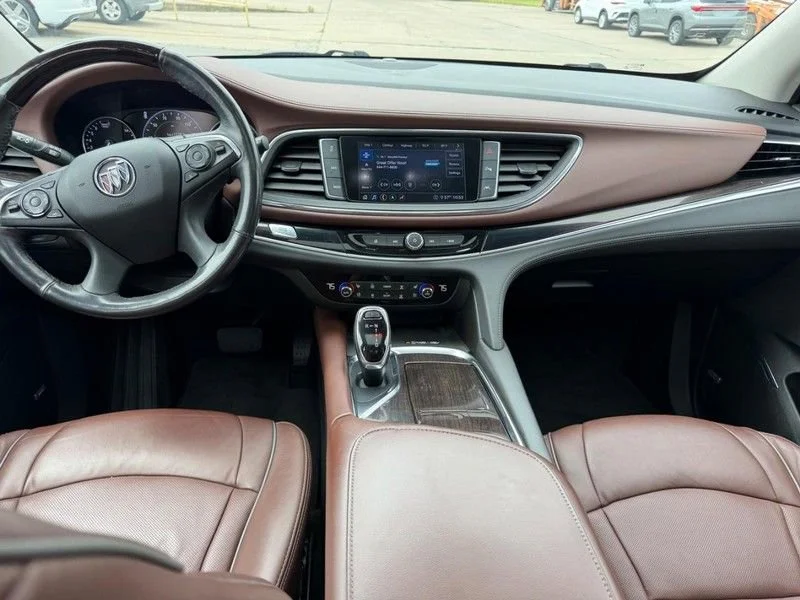 Used 2021 WHITE FROST TRICOAT Buick Avenir image 12