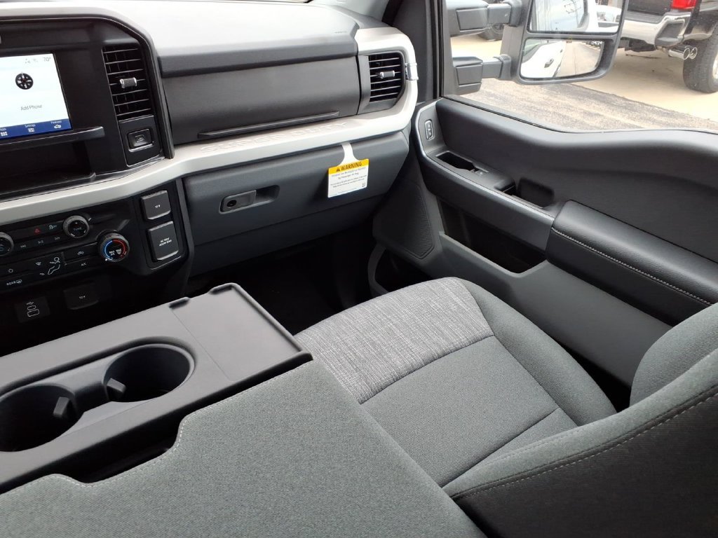 New 2027 Oxford White Ford F-250® XLT image 17