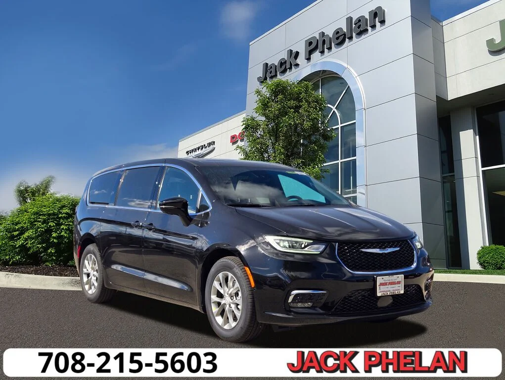2026 Chrysler Pacifica Limited's photo