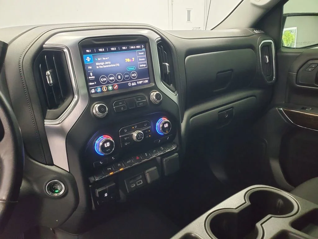 Used 2020 PACIFIC BLUE METALLIC GMC SLE image 17