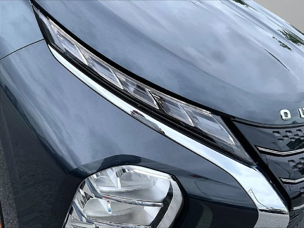 Used 2024 Gray Mitsubishi SE image 29