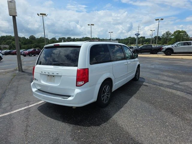 Used 2016 White Dodge SXT image 3