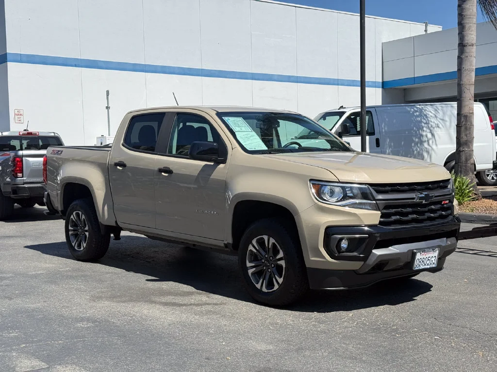 Used 2021 SAND DUNE METALLIC Chevrolet 4WD Z71 image 4