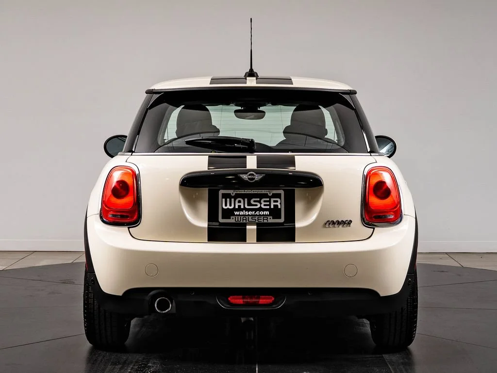 Used 2018 Pepper White MINI  image 7