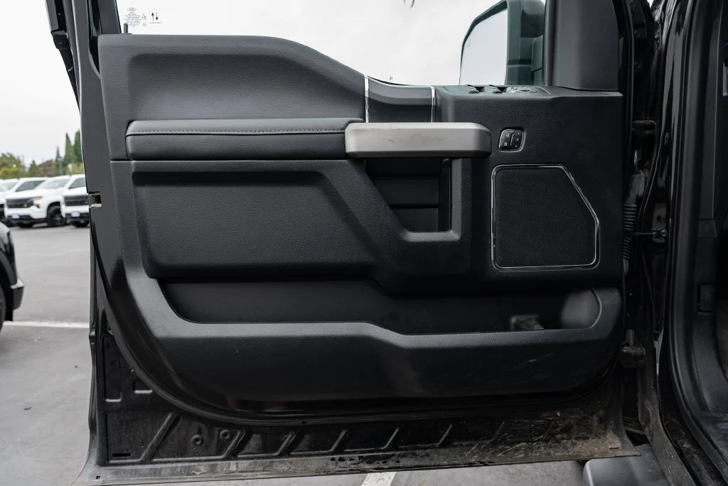 Used 2020 Black Metallic Ford Lariat image 23