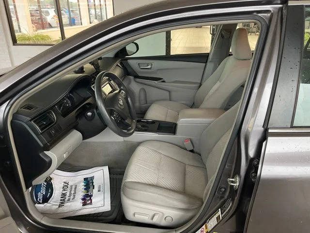 Used 2015 Gray Toyota LE image 9