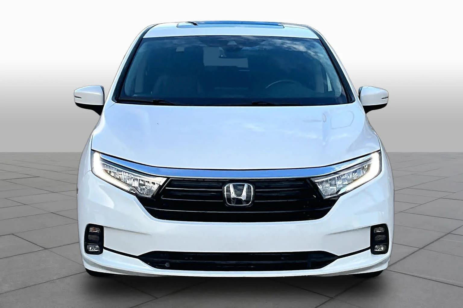 Used 2024 Platinum White Pearl Honda EX-L image 4