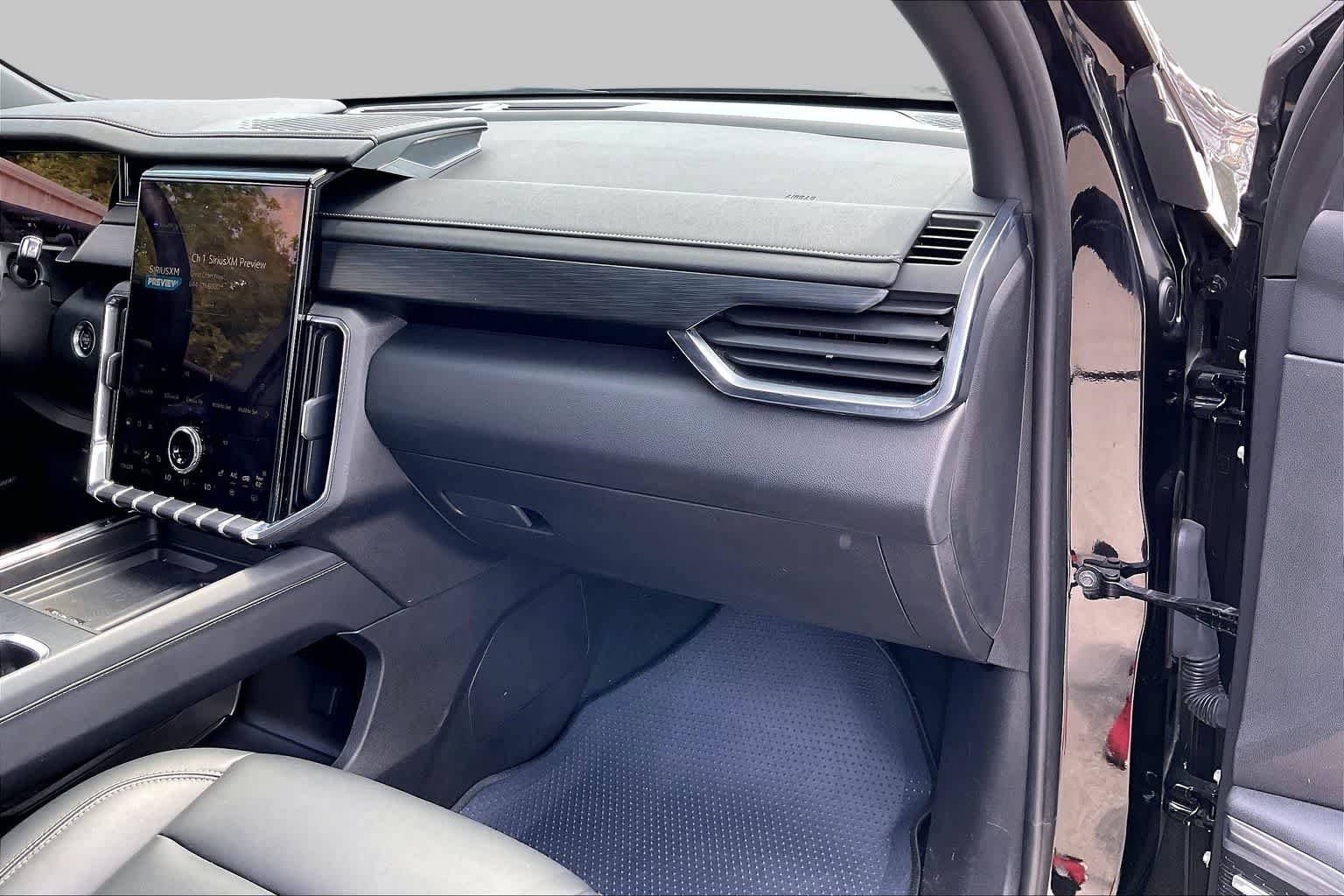 Used 2024 Ebony Twilight Metallic GMC Elevation image 17