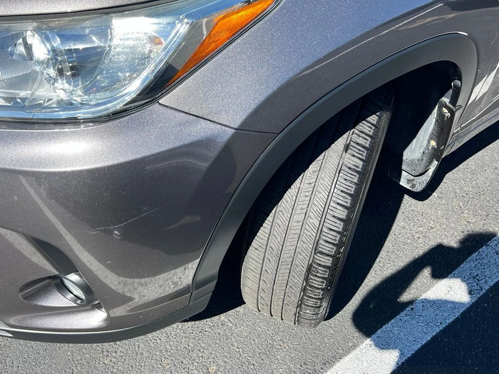 Used 2017 Predawn Gray Mica Toyota XLE image 3
