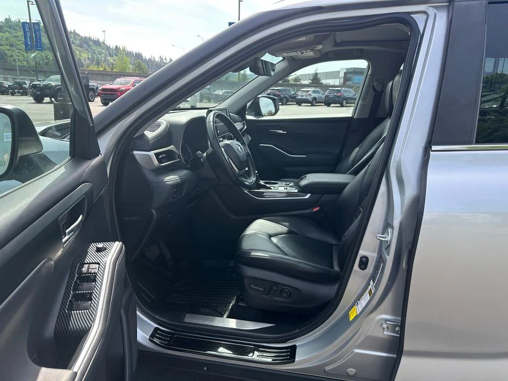 Used 2023 Silver Toyota XLE image 13