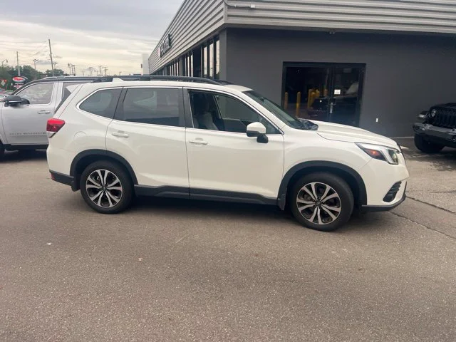 Used 2022 Crystal White Pearl Subaru Limited image 2