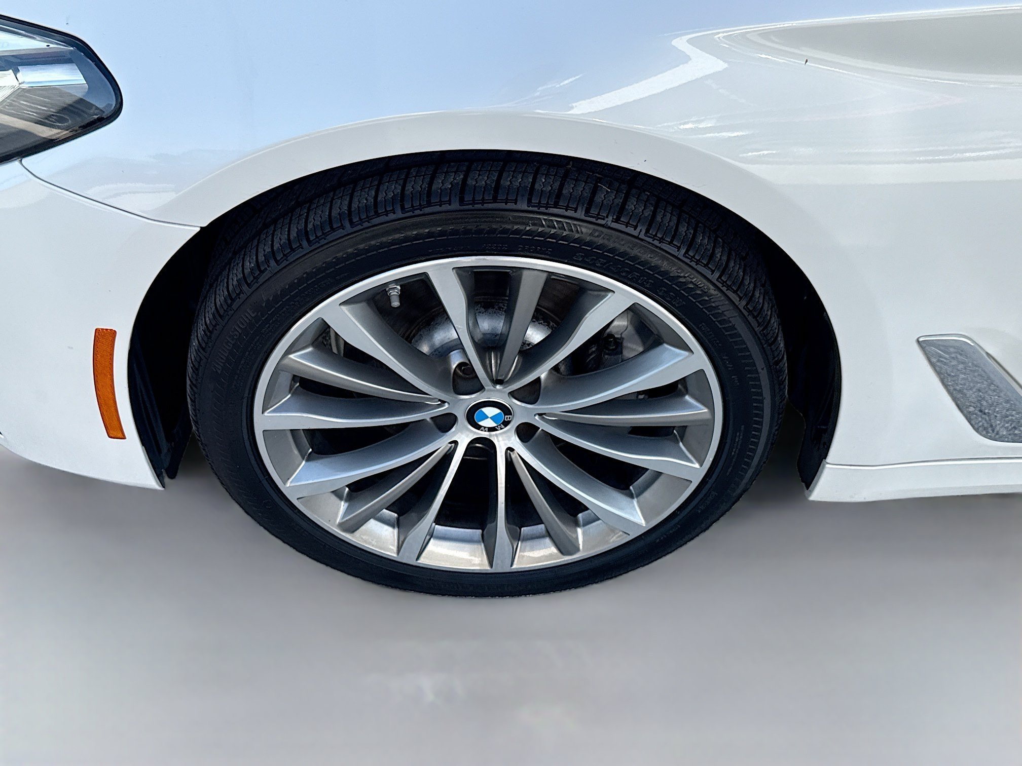 Used 2022 Mineral White Metallic BMW 530i xDrive image 37