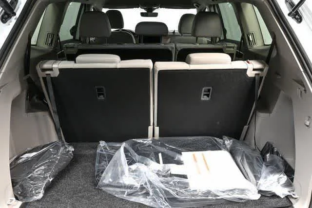 New 2026 Opal White Pearl Volkswagen 2.0T SE image 26