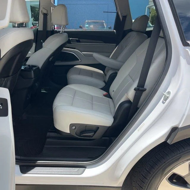 Used 2021 White Kia EX image 11