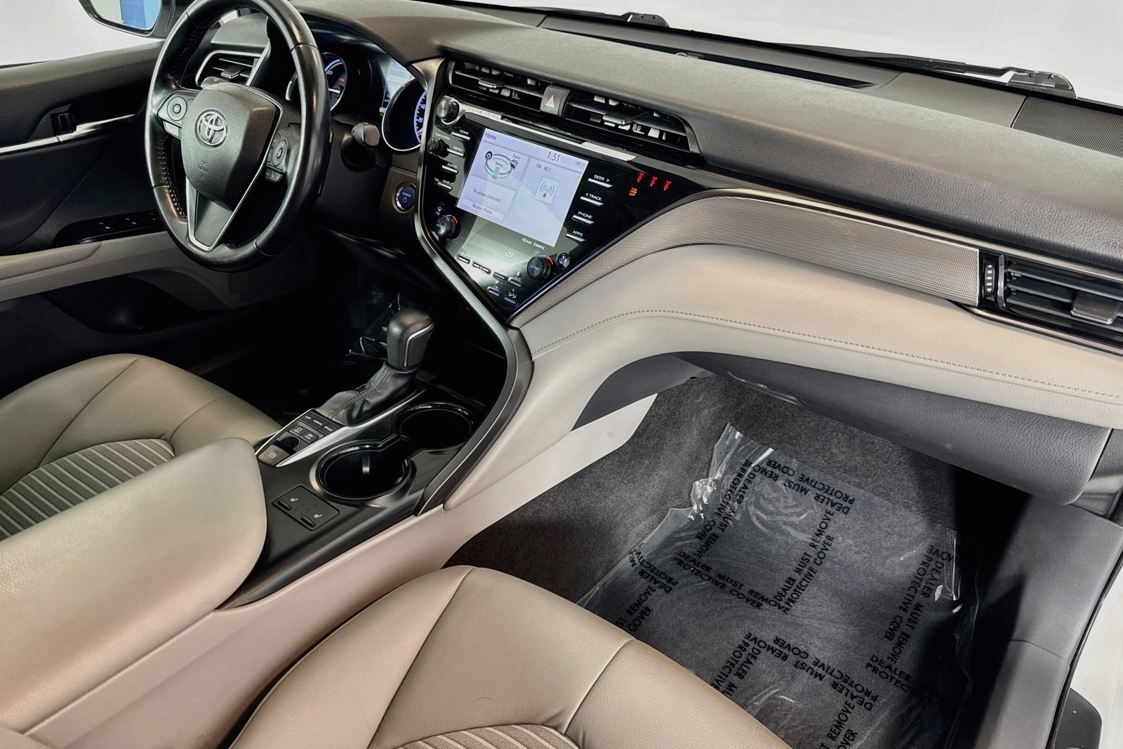 Used 2019 White Toyota Hybrid SE image 28