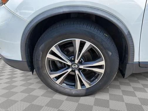 Used 2018 White Nissan SL image 14