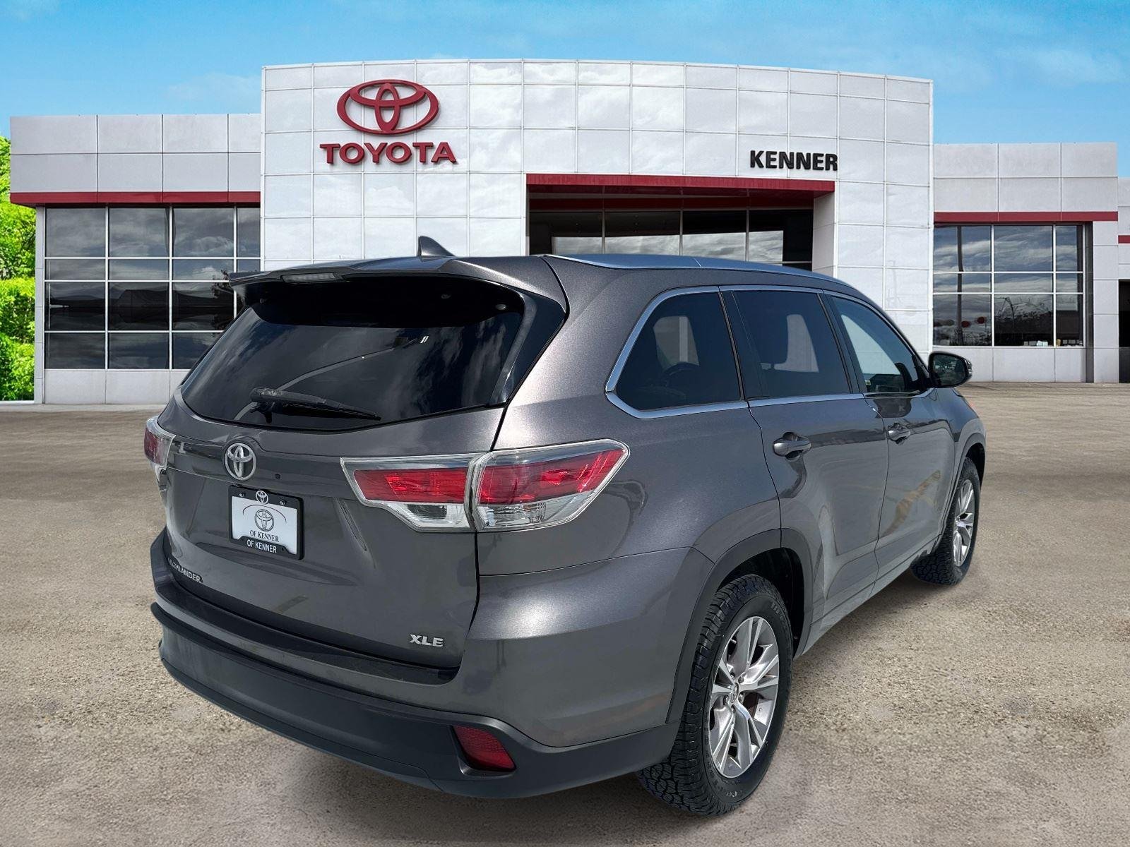 Used 2015 Predawn Gray Mica Toyota XLE image 5