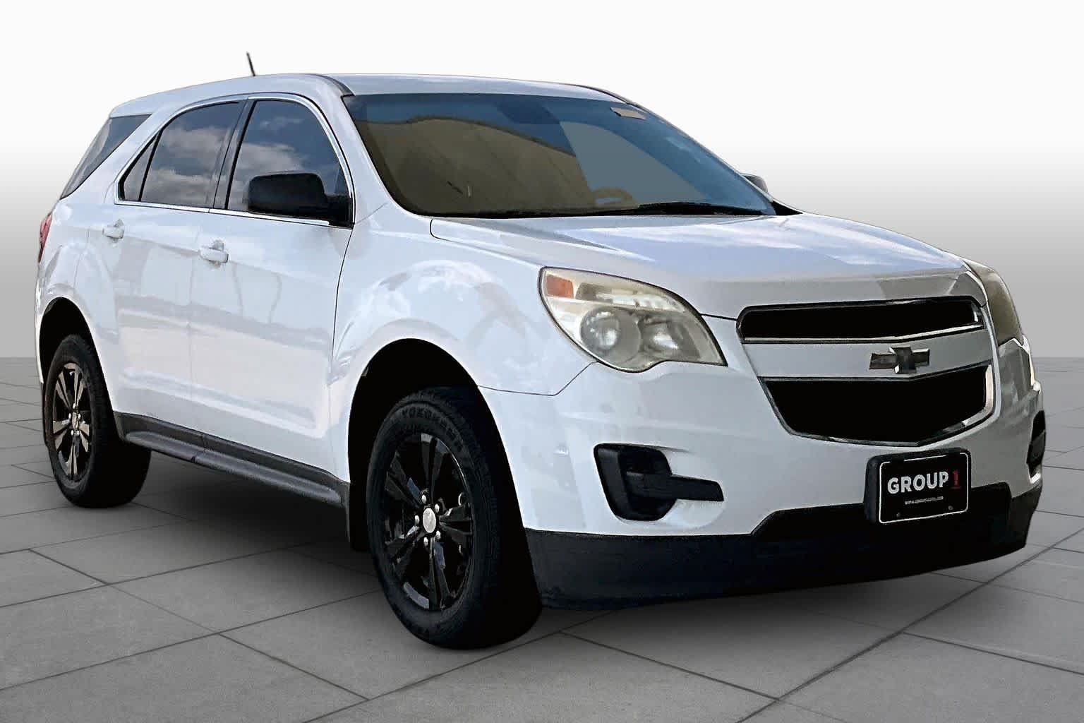Used 2015 Summit White Chevrolet LS image 3