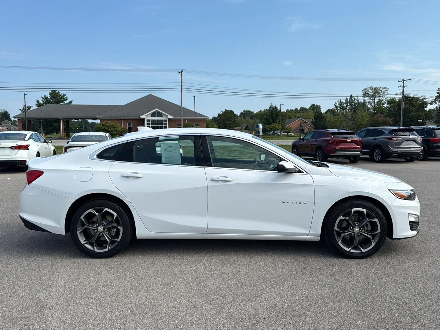 Used 2024 Summit White Chevrolet LT image 9