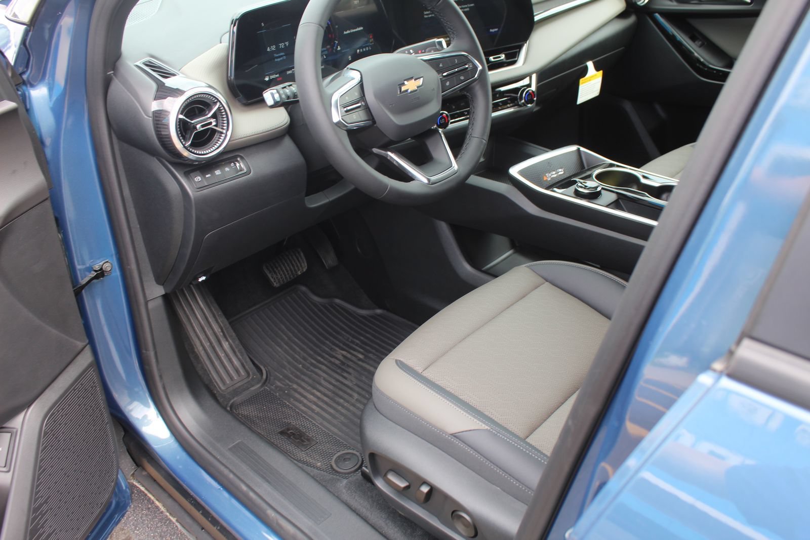 New 2027 Lakeshore Blue Metallic Chevrolet LT image 11