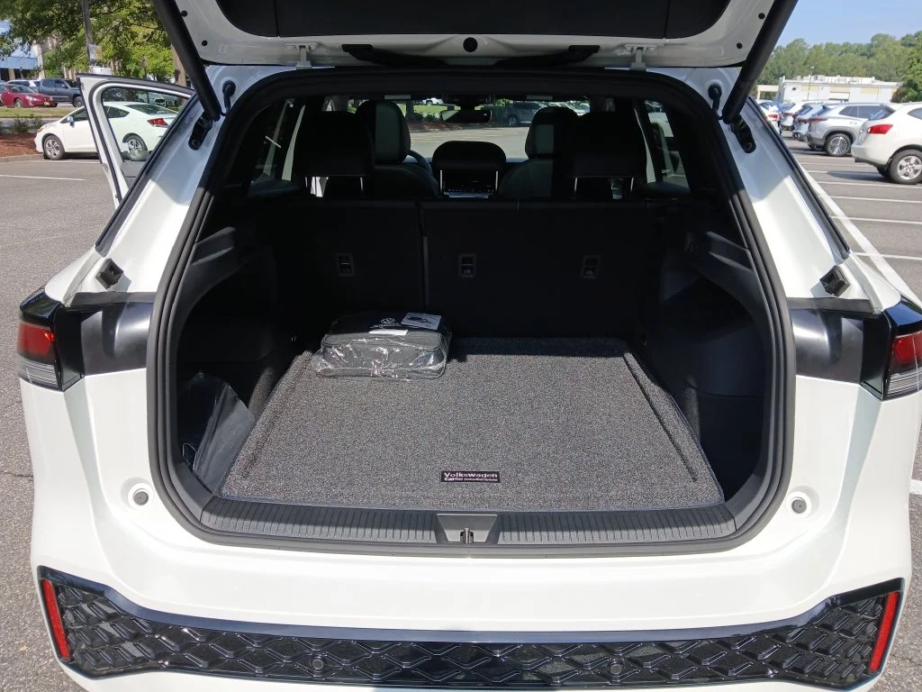 Used 2026 White Volkswagen SE R-Line Black image 23